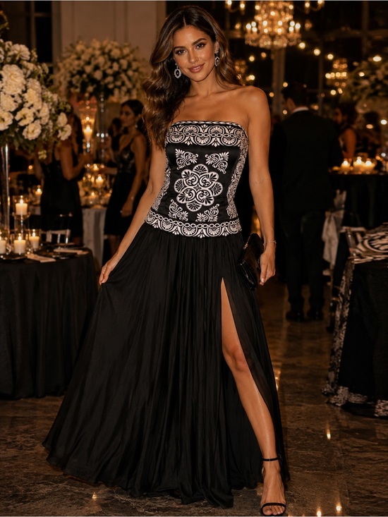 White House Black Market Tops - WHITE HOUSE BLACK MARKET STRAPLESS EMBELLISHED BUSTIER TOP BLACK & WHITE SIZE 8